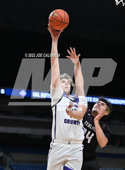 Thumbnail 3 in Irion County vs Texline (UIL 1A State Semifinal) photogallery.