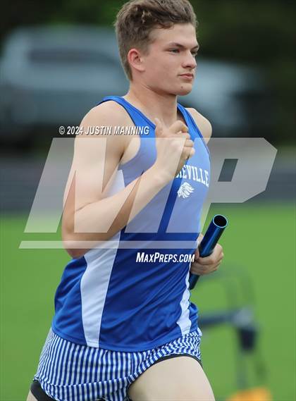 Thumbnail 1 in AAA 3A Region 7 Sr. District Meet photogallery.