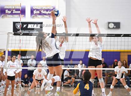 Thumbnail 2 in Cathedral Catholic vs. Punahou (Durango Fall Classic) photogallery.