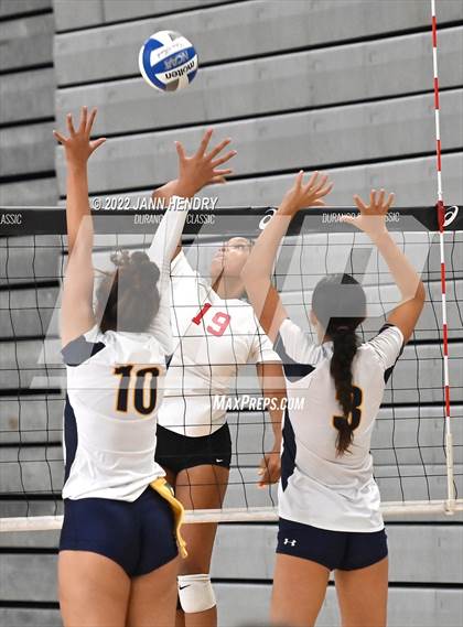 Thumbnail 1 in Cathedral Catholic vs. Punahou (Durango Fall Classic) photogallery.