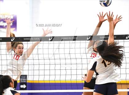 Thumbnail 3 in Cathedral Catholic vs. Punahou (Durango Fall Classic) photogallery.