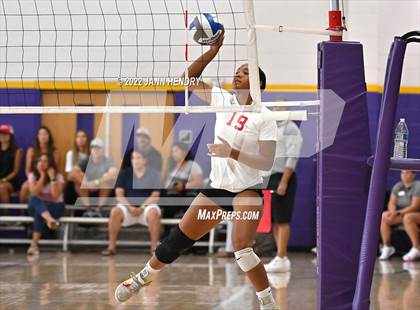 Thumbnail 2 in Cathedral Catholic vs. Punahou (Durango Fall Classic) photogallery.