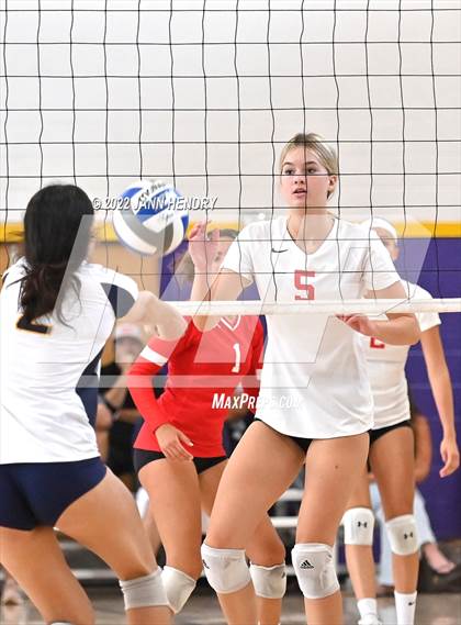 Thumbnail 2 in Cathedral Catholic vs. Punahou (Durango Fall Classic) photogallery.