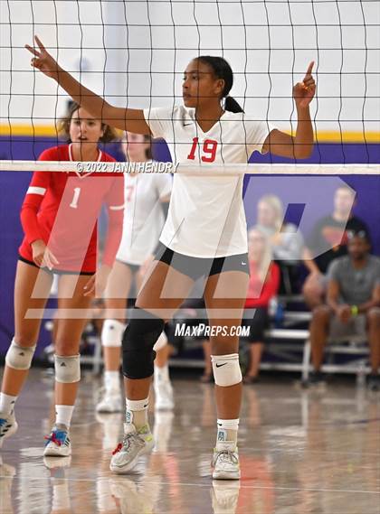 Thumbnail 3 in Cathedral Catholic vs. Punahou (Durango Fall Classic) photogallery.