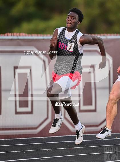 Thumbnail 2 in Dog Pound Invitational (200M) photogallery.