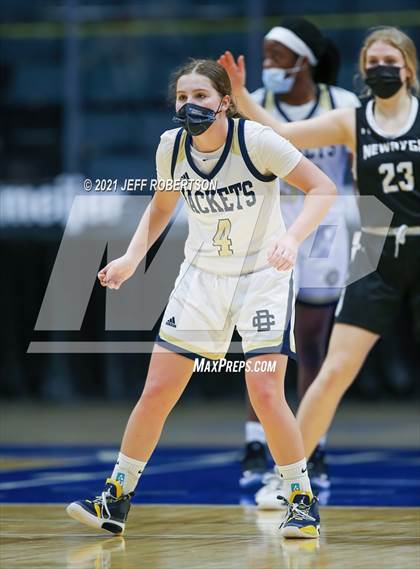 Thumbnail 2 in Newaygo vs. Detroit Country Day (MHSAA D2 Semifinal) photogallery.