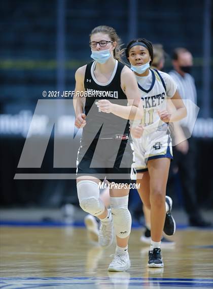 Thumbnail 3 in Newaygo vs. Detroit Country Day (MHSAA D2 Semifinal) photogallery.