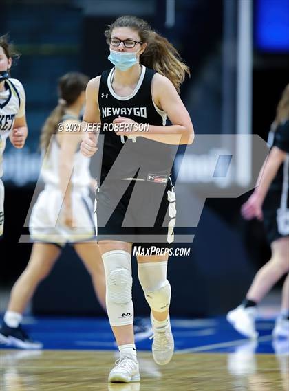Thumbnail 3 in Newaygo vs. Detroit Country Day (MHSAA D2 Semifinal) photogallery.