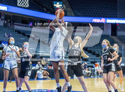 Thumbnail 3 in Newaygo vs. Detroit Country Day (MHSAA D2 Semifinal) photogallery.