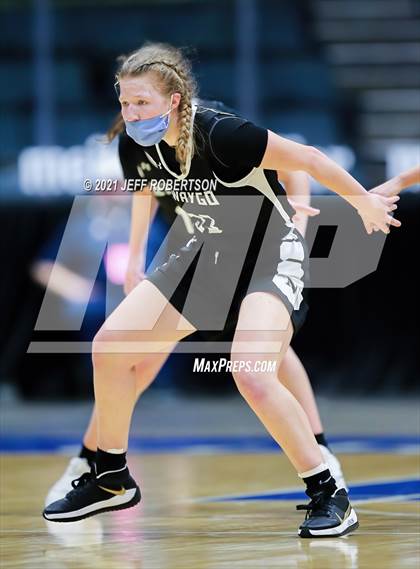 Thumbnail 2 in Newaygo vs. Detroit Country Day (MHSAA D2 Semifinal) photogallery.