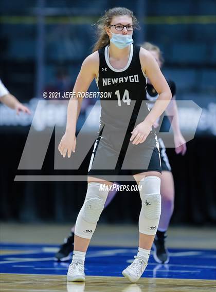Thumbnail 3 in Newaygo vs. Detroit Country Day (MHSAA D2 Semifinal) photogallery.
