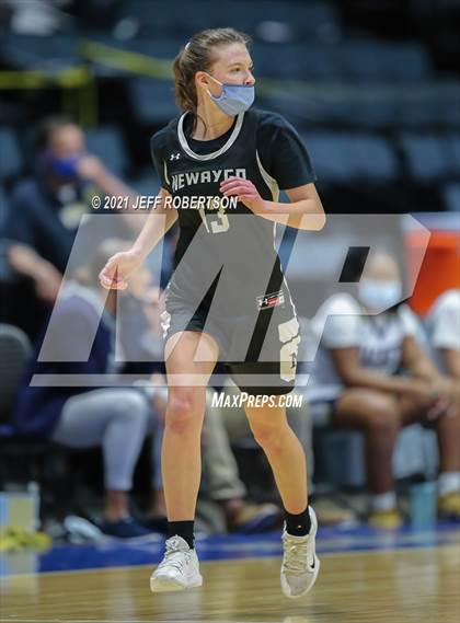 Thumbnail 2 in Newaygo vs. Detroit Country Day (MHSAA D2 Semifinal) photogallery.