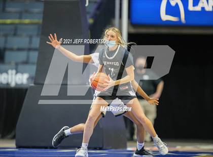 Thumbnail 3 in Newaygo vs. Detroit Country Day (MHSAA D2 Semifinal) photogallery.