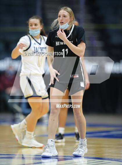 Thumbnail 3 in Newaygo vs. Detroit Country Day (MHSAA D2 Semifinal) photogallery.