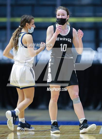 Thumbnail 2 in Newaygo vs. Detroit Country Day (MHSAA D2 Semifinal) photogallery.