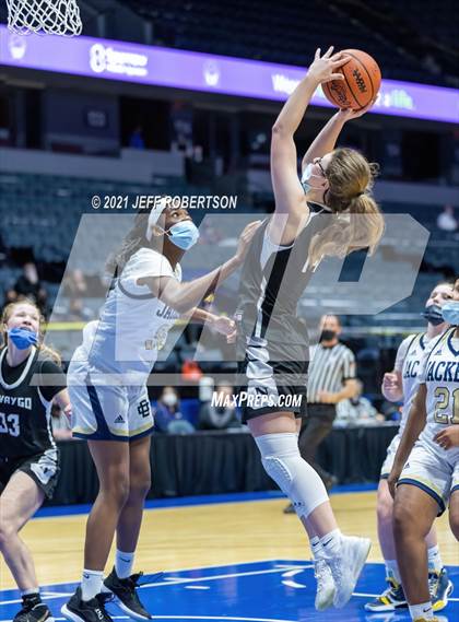 Thumbnail 2 in Newaygo vs. Detroit Country Day (MHSAA D2 Semifinal) photogallery.