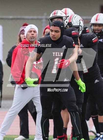 Thumbnail 2 in Marysville-Pilchuck @ Yelm (WIAA 3A Playoffs) photogallery.