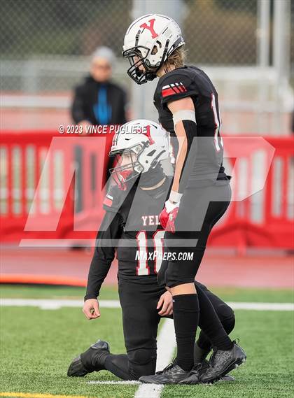 Thumbnail 1 in Marysville-Pilchuck @ Yelm (WIAA 3A Playoffs) photogallery.
