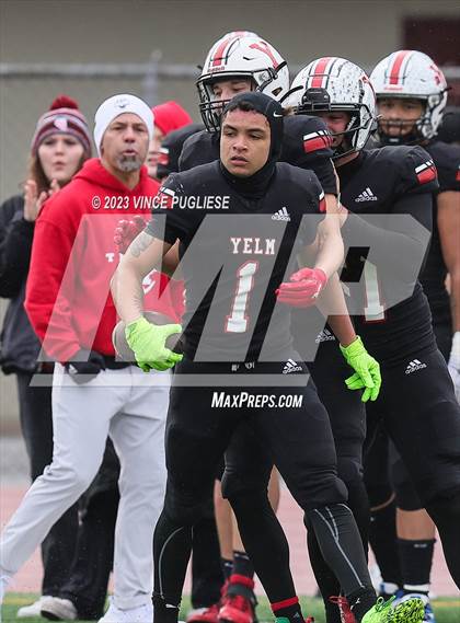 Thumbnail 3 in Marysville-Pilchuck @ Yelm (WIAA 3A Playoffs) photogallery.