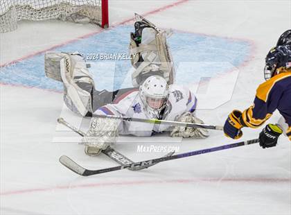 Thumbnail 3 in Dover-Sherborn vs Hanover (MIAA Division 4 Final) photogallery.