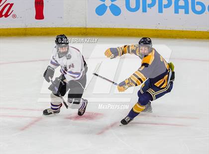 Thumbnail 1 in Dover-Sherborn vs Hanover (MIAA Division 4 Final) photogallery.