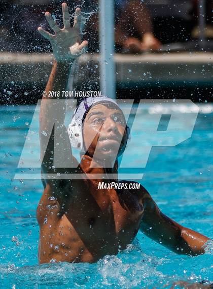 Thumbnail 3 in La Serna vs Hoover (D2 Showcase) photogallery.
