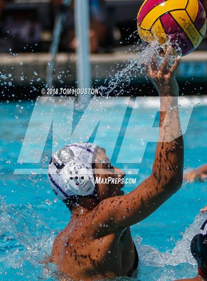 Thumbnail 3 in La Serna vs Hoover (D2 Showcase) photogallery.