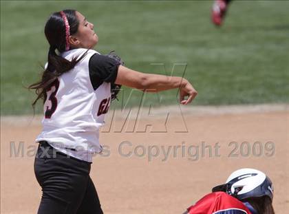 Thumbnail 1 in Tesoro vs. Glendora (CIF SS D3 Final) photogallery.