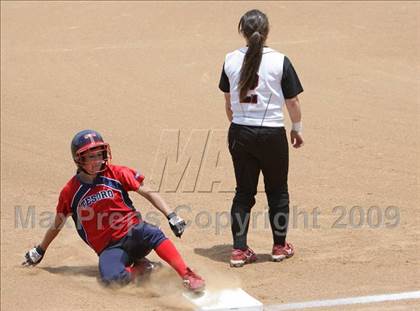 Thumbnail 3 in Tesoro vs. Glendora (CIF SS D3 Final) photogallery.