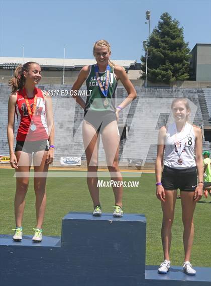 Thumbnail 2 in CIF NCS Masters Track and Field (1600 Meters) photogallery.