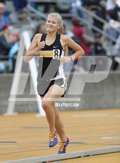 Thumbnail 2 in CIF NCS Masters Track and Field (1600 Meters) photogallery.