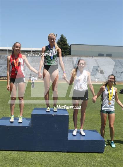 Thumbnail 3 in CIF NCS Masters Track and Field (1600 Meters) photogallery.