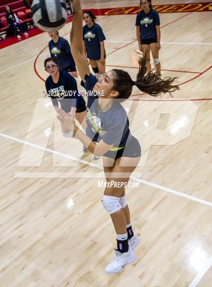 Thumbnail 3 in Mater Dei Catholic vs. Tri-City Christian (CIF SDS D3 Finals) photogallery.