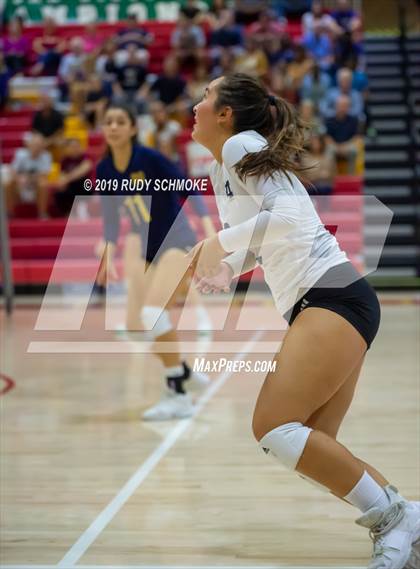 Thumbnail 3 in Mater Dei Catholic vs. Tri-City Christian (CIF SDS D3 Finals) photogallery.