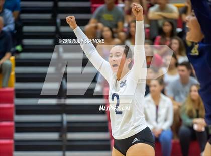 Thumbnail 1 in Mater Dei Catholic vs. Tri-City Christian (CIF SDS D3 Finals) photogallery.