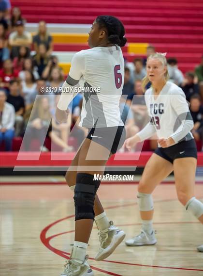 Thumbnail 1 in Mater Dei Catholic vs. Tri-City Christian (CIF SDS D3 Finals) photogallery.