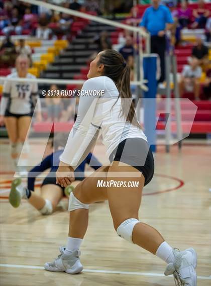 Thumbnail 2 in Mater Dei Catholic vs. Tri-City Christian (CIF SDS D3 Finals) photogallery.