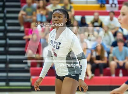Thumbnail 3 in Mater Dei Catholic vs. Tri-City Christian (CIF SDS D3 Finals) photogallery.