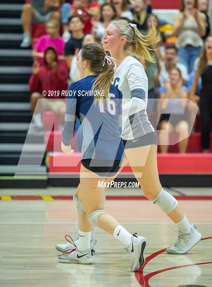 Thumbnail 2 in Mater Dei Catholic vs. Tri-City Christian (CIF SDS D3 Finals) photogallery.