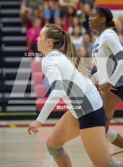 Thumbnail 2 in Mater Dei Catholic vs. Tri-City Christian (CIF SDS D3 Finals) photogallery.
