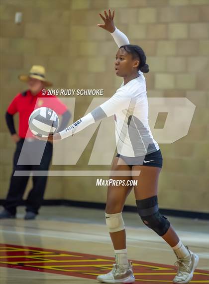 Thumbnail 1 in Mater Dei Catholic vs. Tri-City Christian (CIF SDS D3 Finals) photogallery.