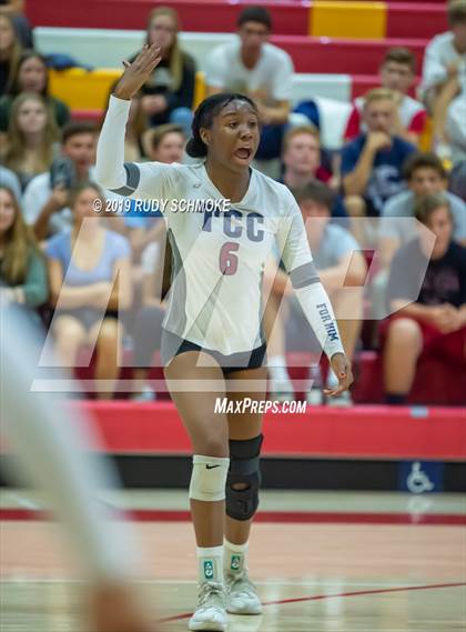 Thumbnail 1 in Mater Dei Catholic vs. Tri-City Christian (CIF SDS D3 Finals) photogallery.
