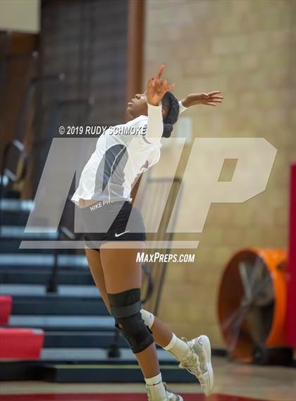 Thumbnail 2 in Mater Dei Catholic vs. Tri-City Christian (CIF SDS D3 Finals) photogallery.