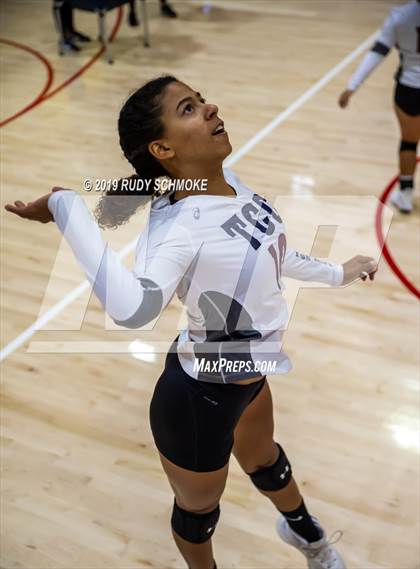 Thumbnail 2 in Mater Dei Catholic vs. Tri-City Christian (CIF SDS D3 Finals) photogallery.