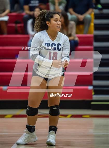 Thumbnail 3 in Mater Dei Catholic vs. Tri-City Christian (CIF SDS D3 Finals) photogallery.