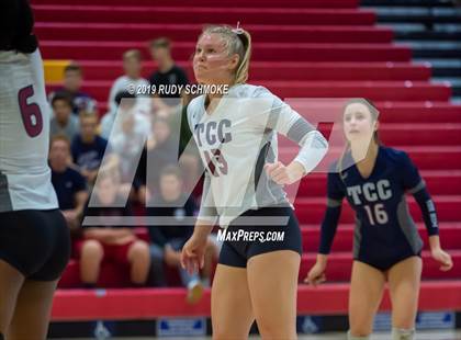 Thumbnail 2 in Mater Dei Catholic vs. Tri-City Christian (CIF SDS D3 Finals) photogallery.