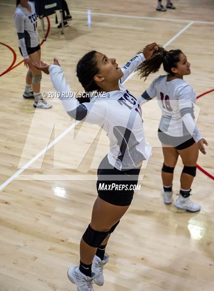 Thumbnail 3 in Mater Dei Catholic vs. Tri-City Christian (CIF SDS D3 Finals) photogallery.