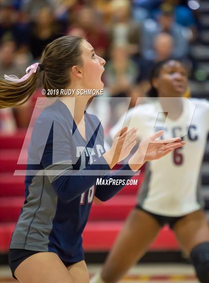 Thumbnail 2 in Mater Dei Catholic vs. Tri-City Christian (CIF SDS D3 Finals) photogallery.