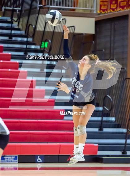 Thumbnail 1 in Mater Dei Catholic vs. Tri-City Christian (CIF SDS D3 Finals) photogallery.