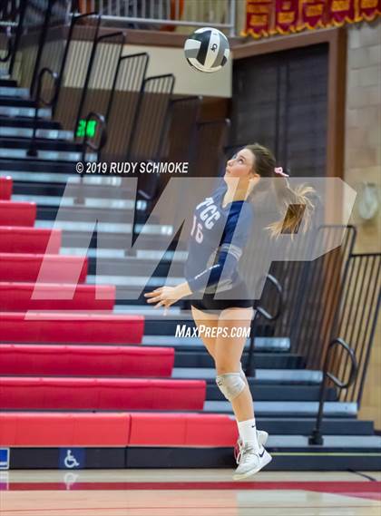 Thumbnail 3 in Mater Dei Catholic vs. Tri-City Christian (CIF SDS D3 Finals) photogallery.